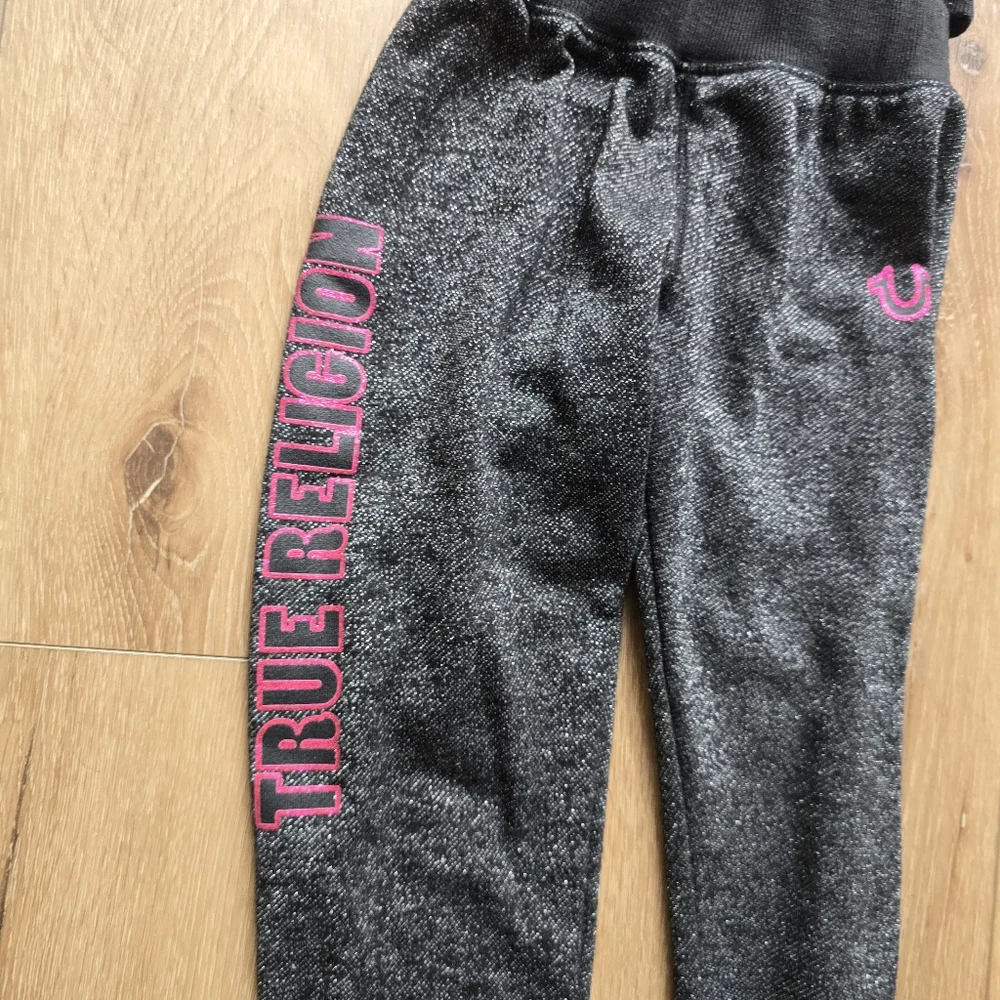 True Religion girls size 5, black Shimmery Glitter Set Joggers Ruffle Shoulder